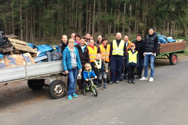 Helfer bei der Flurreinigungsaktion 2017